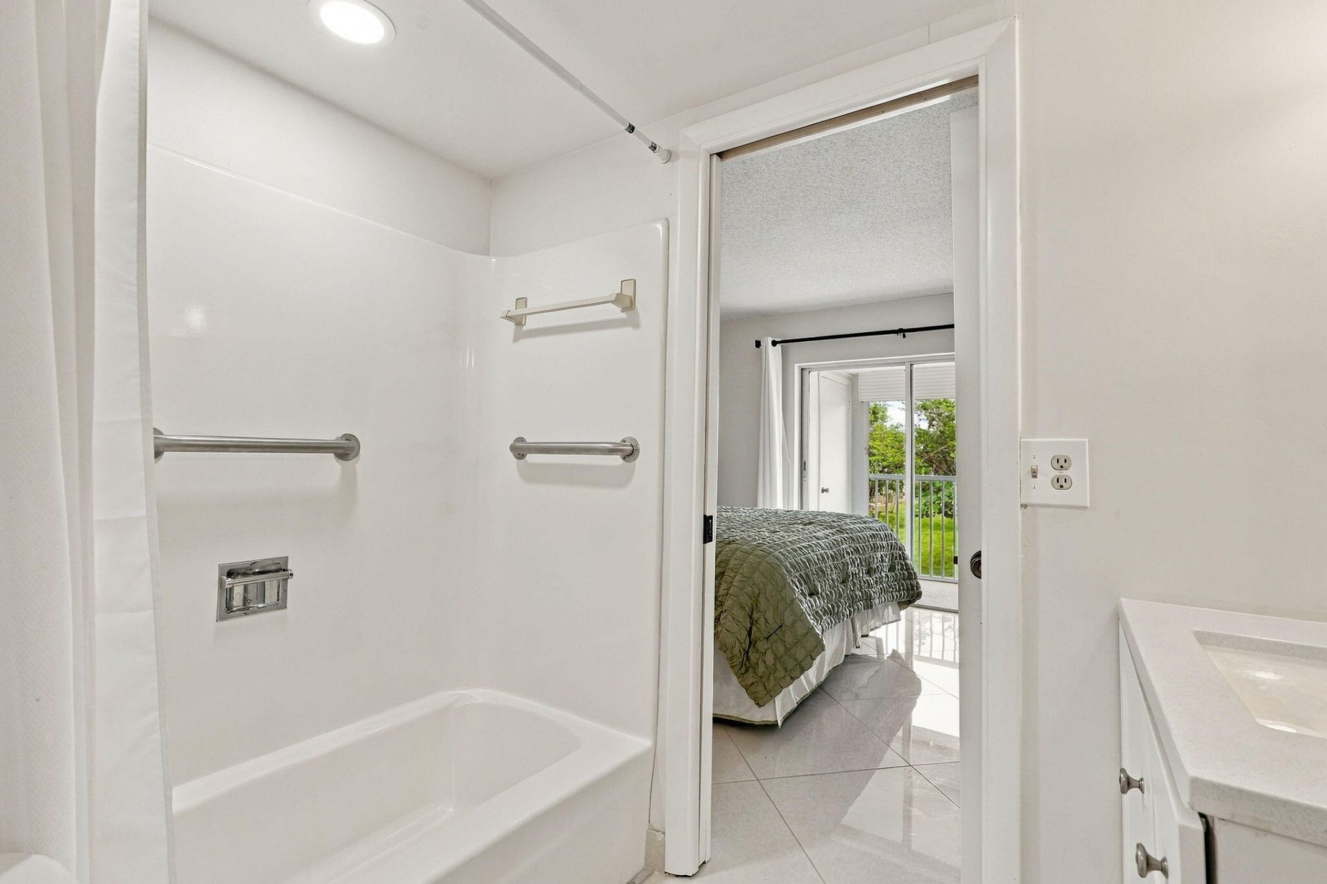 18081 SE Country Club Drive, Unit 7-69, Jupiter, FL 33469 Photo