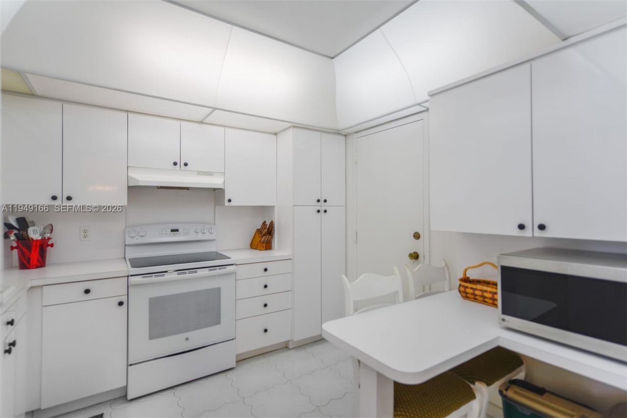1965 S Ocean Dr, Unit 18K, Hallandale Beach, FL 33009 Photo