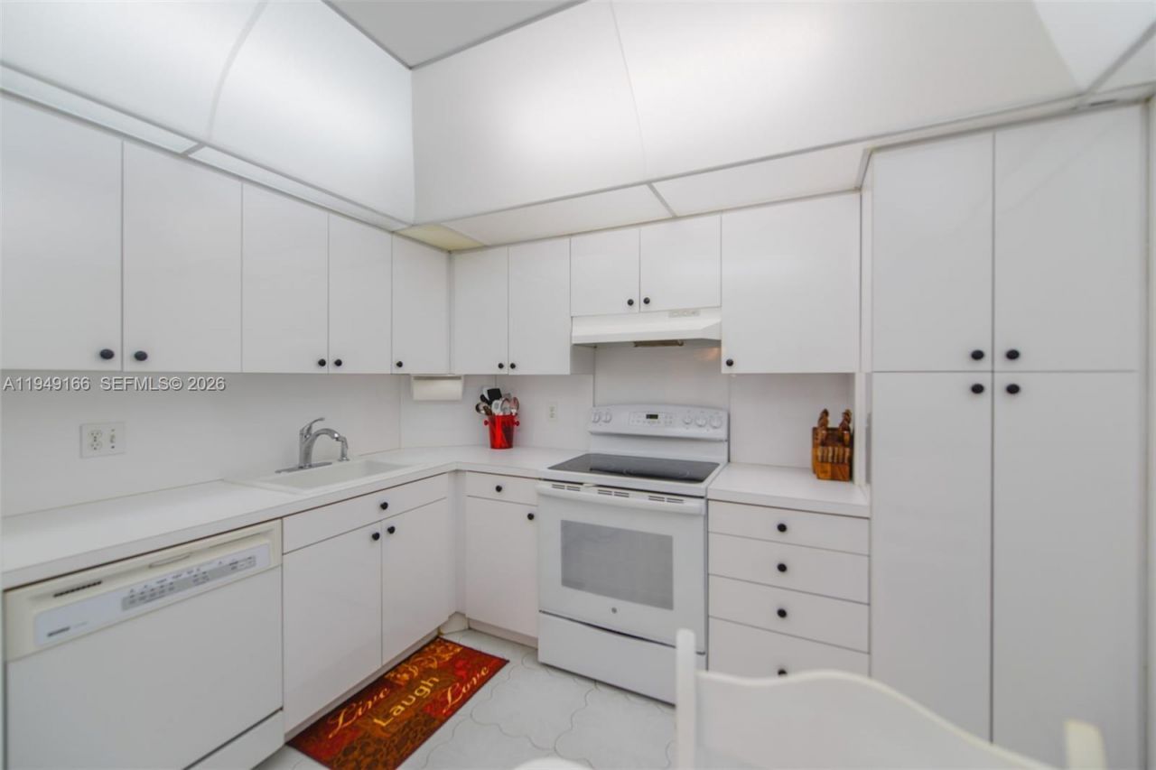 1965 S Ocean Dr, Unit 18K, Hallandale Beach, FL 33009 Photo