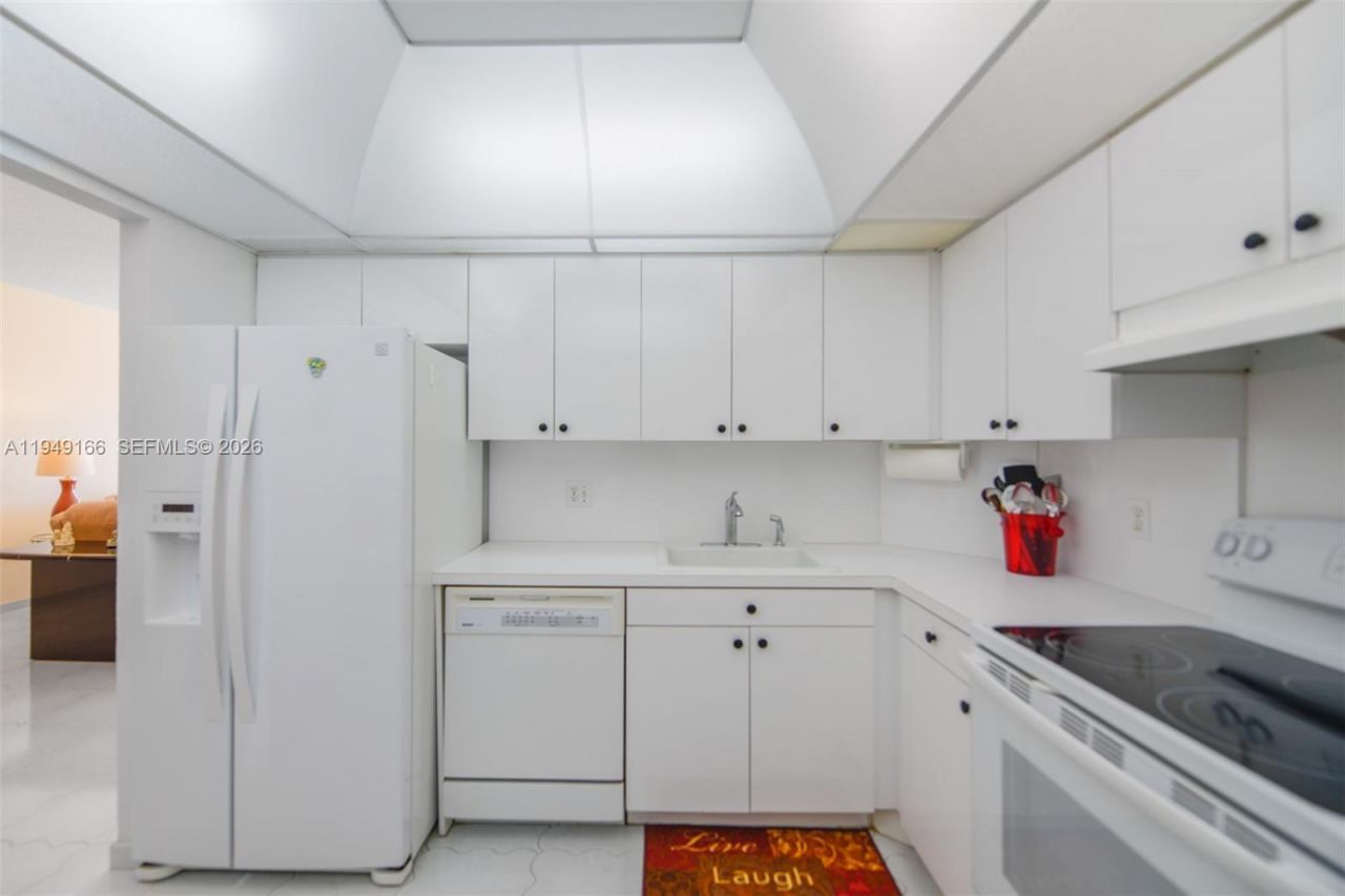 1965 S Ocean Dr, Unit 18K, Hallandale Beach, FL 33009 Photo