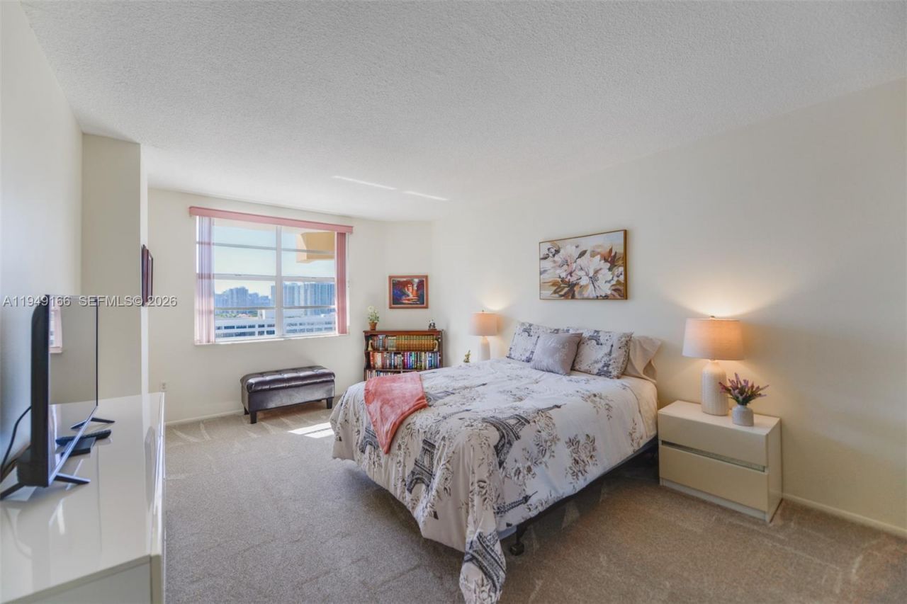 1965 S Ocean Dr, Unit 18K, Hallandale Beach, FL 33009 Photo