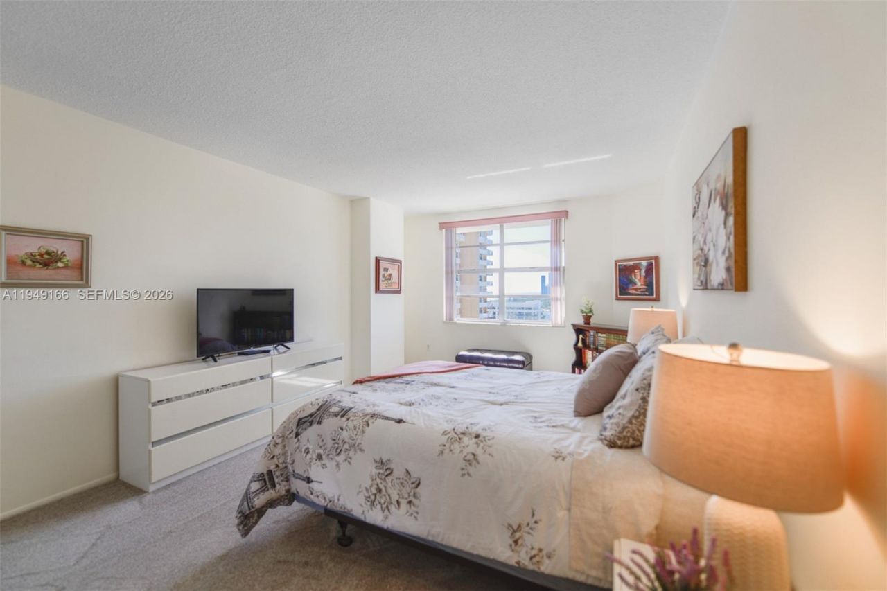 1965 S Ocean Dr, Unit 18K, Hallandale Beach, FL 33009 Photo