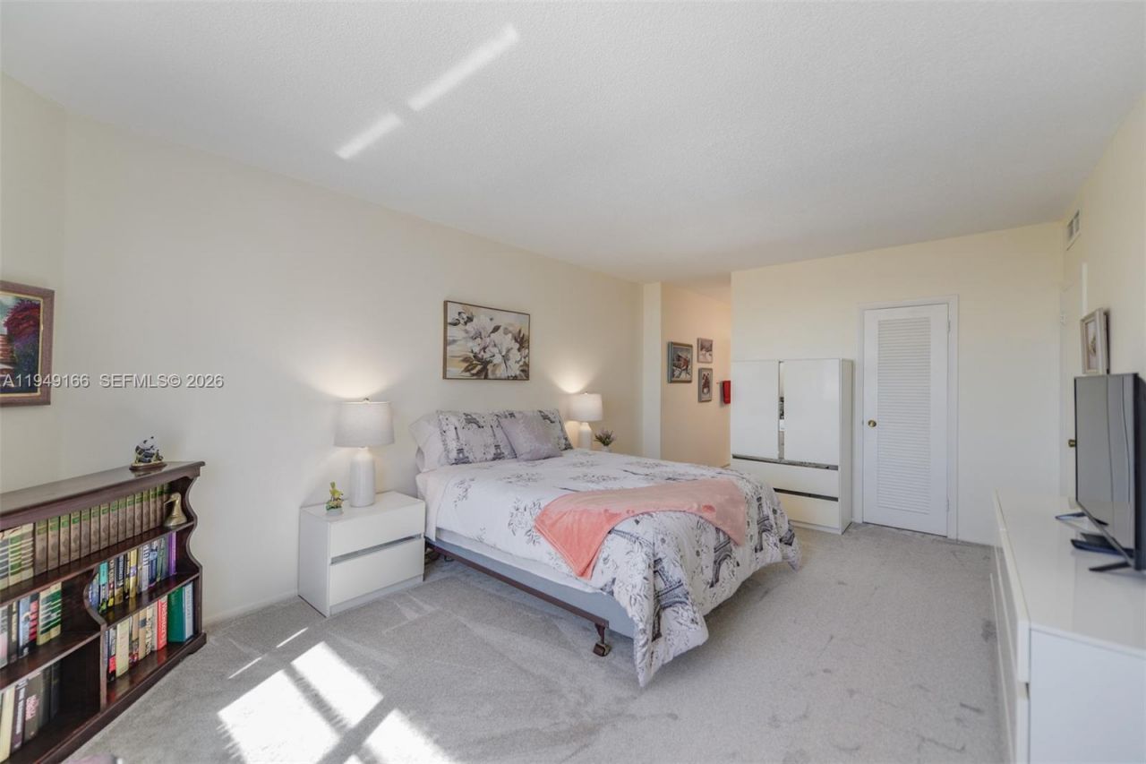 1965 S Ocean Dr, Unit 18K, Hallandale Beach, FL 33009 Photo