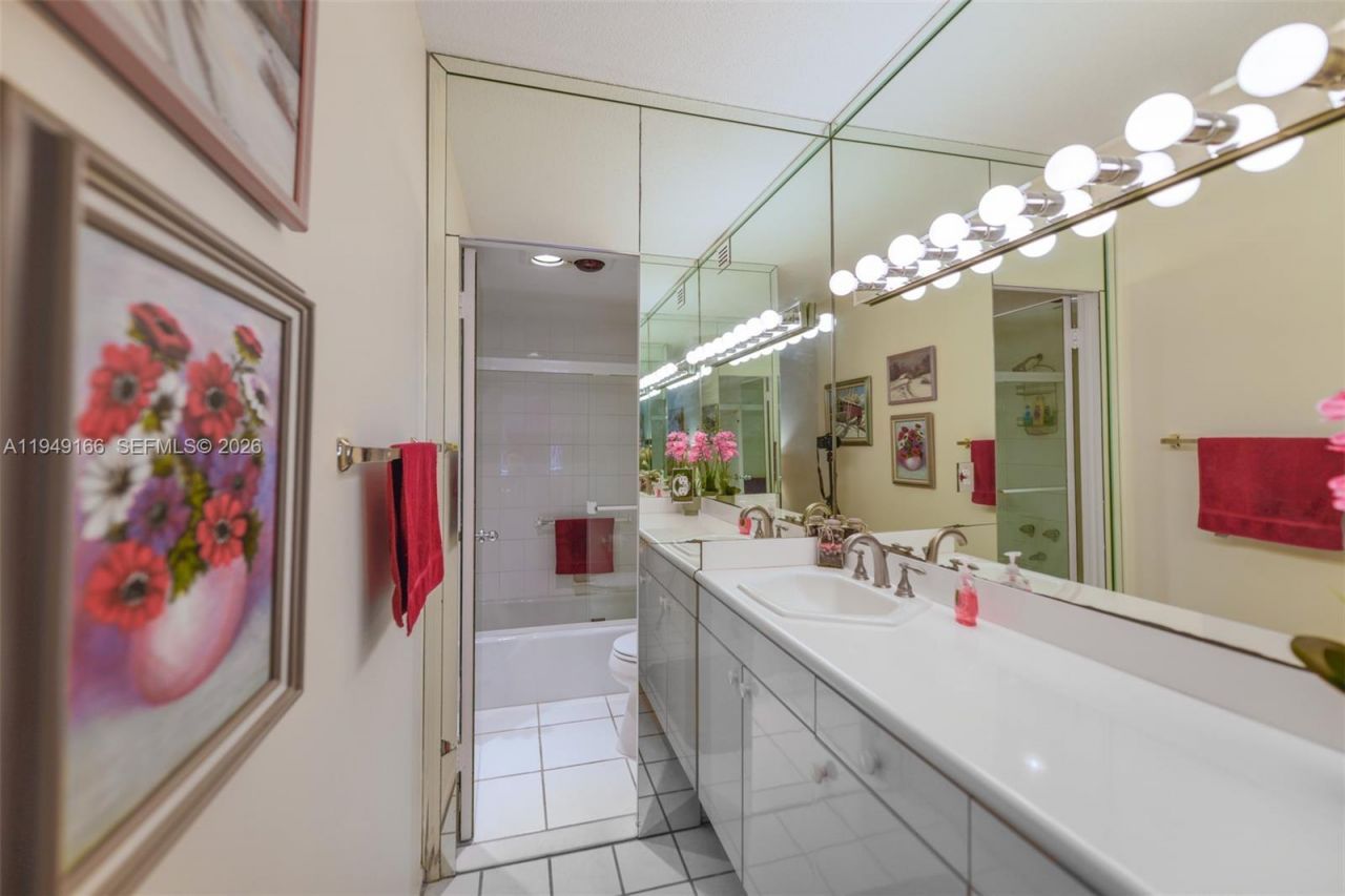 1965 S Ocean Dr, Unit 18K, Hallandale Beach, FL 33009 Photo