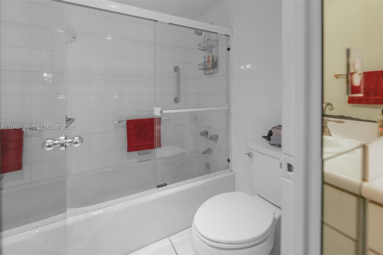 1965 S Ocean Dr, Unit 18K, Hallandale Beach, FL 33009 Photo