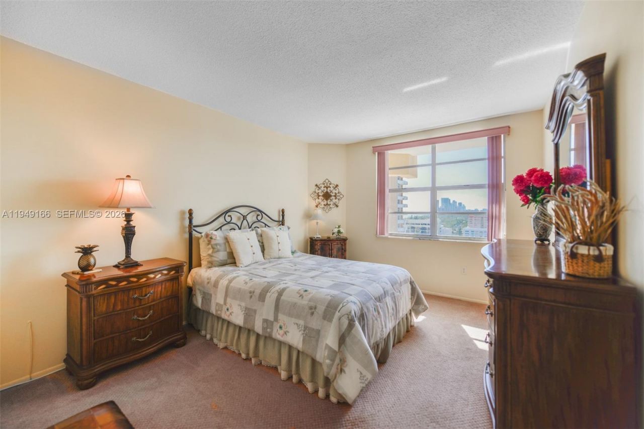 1965 S Ocean Dr, Unit 18K, Hallandale Beach, FL 33009 Photo