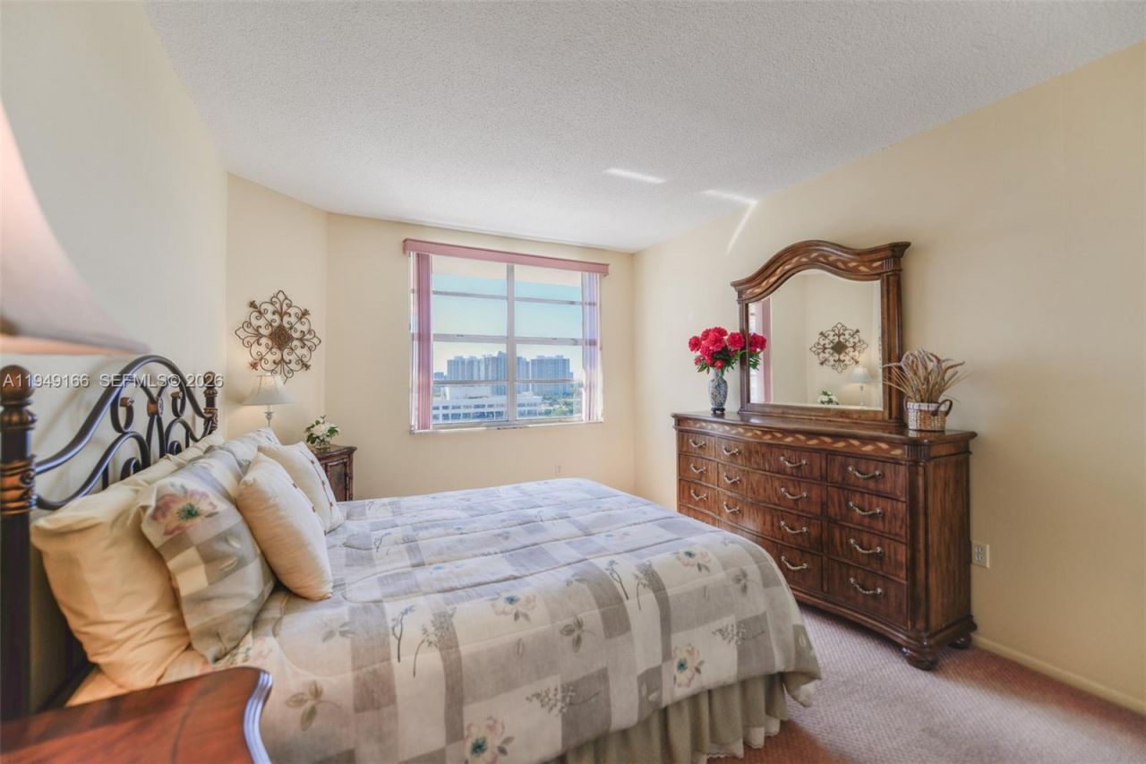 1965 S Ocean Dr, Unit 18K, Hallandale Beach, FL 33009 Photo