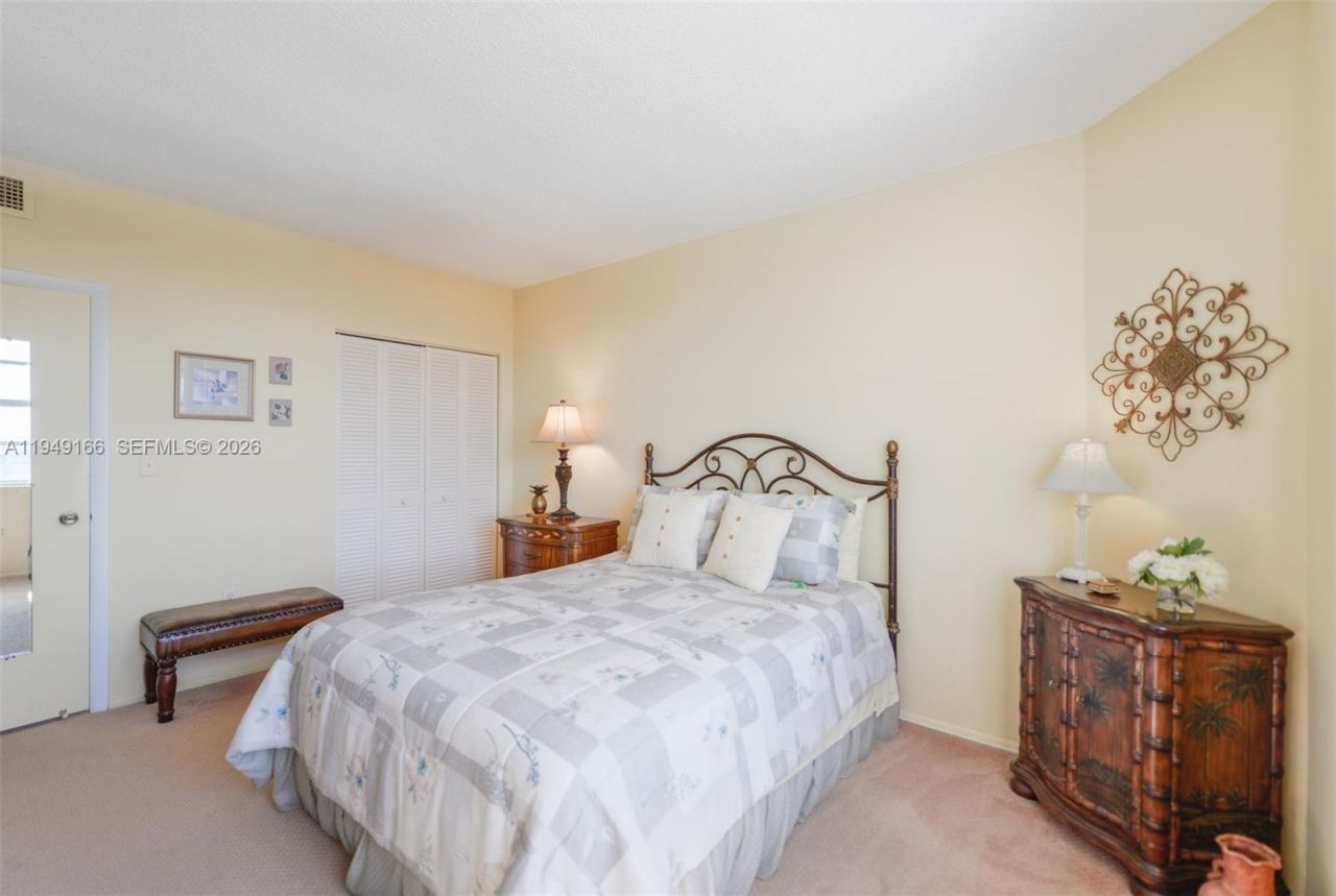 1965 S Ocean Dr, Unit 18K, Hallandale Beach, FL 33009 Photo