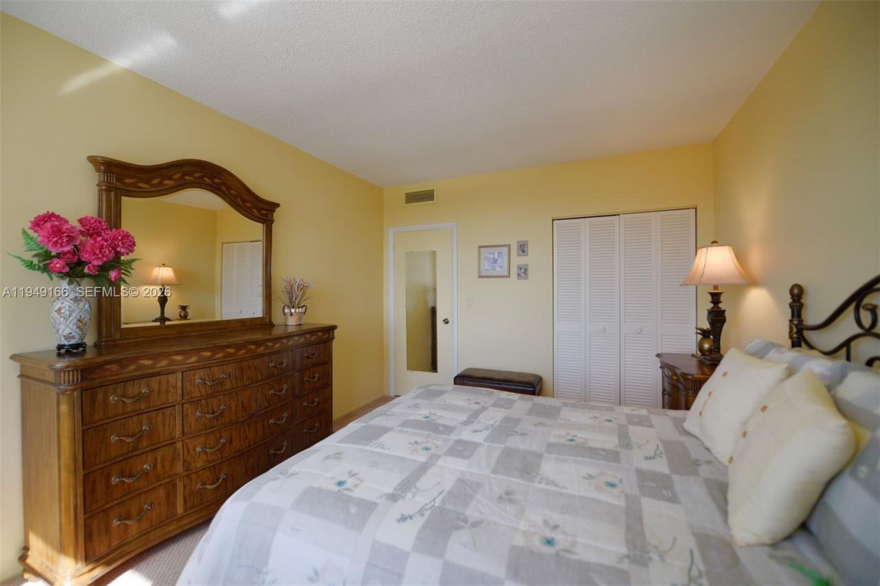 1965 S Ocean Dr, Unit 18K, Hallandale Beach, FL 33009 Photo