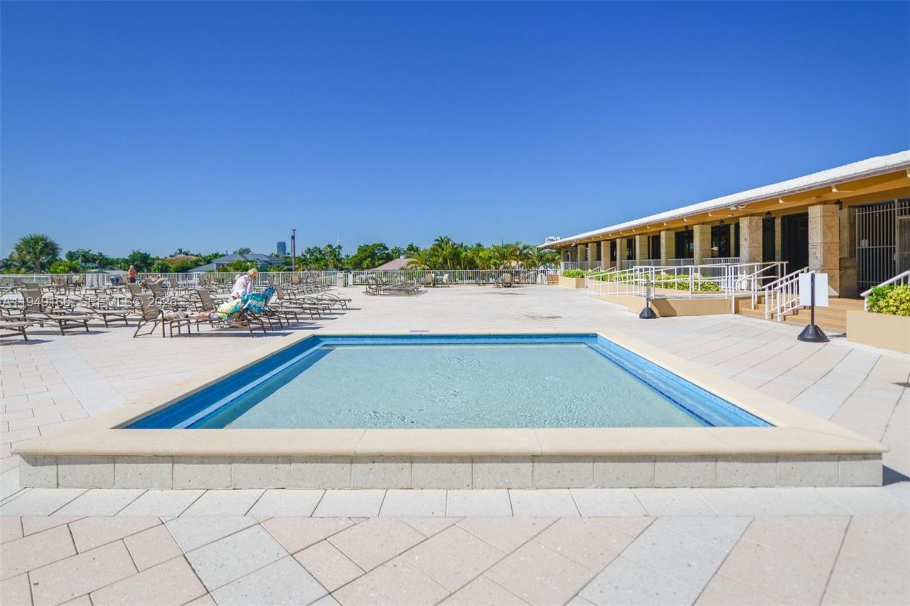 1965 S Ocean Dr, Unit 18K, Hallandale Beach, FL 33009 Photo
