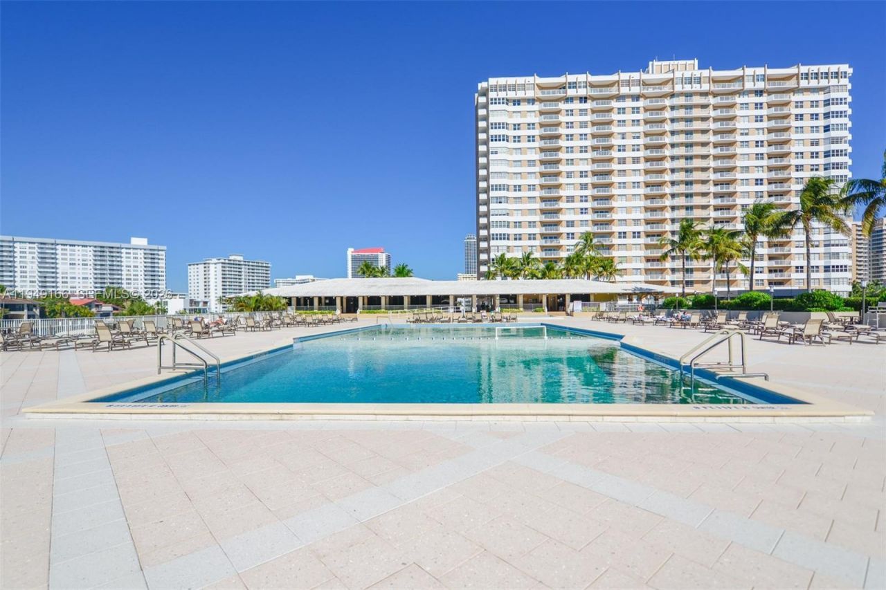 1965 S Ocean Dr, Unit 18K, Hallandale Beach, FL 33009 Photo