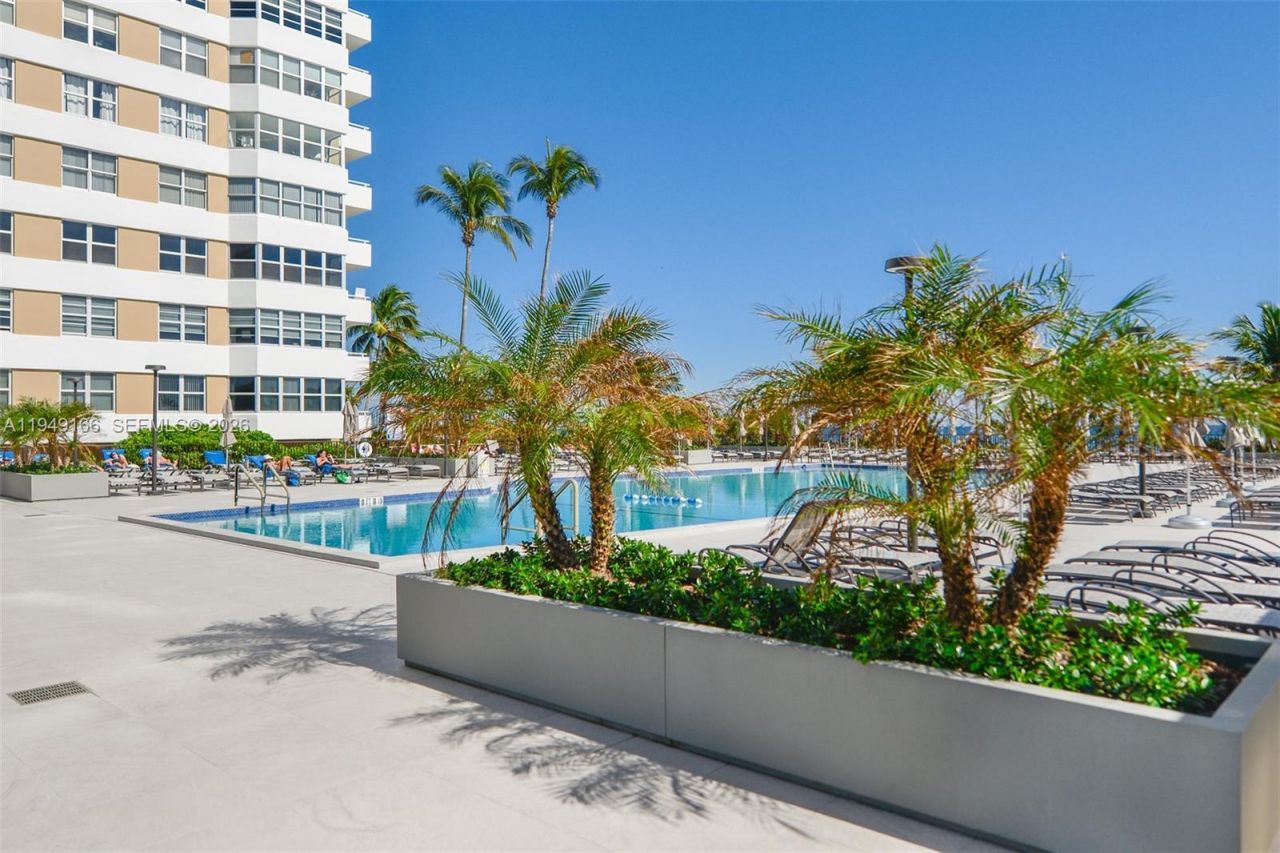 1965 S Ocean Dr, Unit 18K, Hallandale Beach, FL 33009 Photo