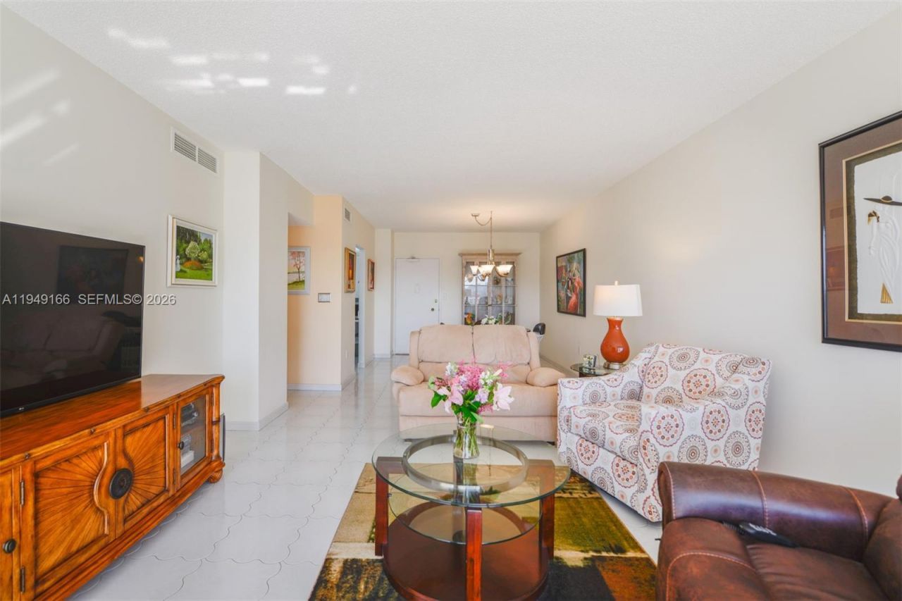 1965 S Ocean Dr, Unit 18K, Hallandale Beach, FL 33009 Photo