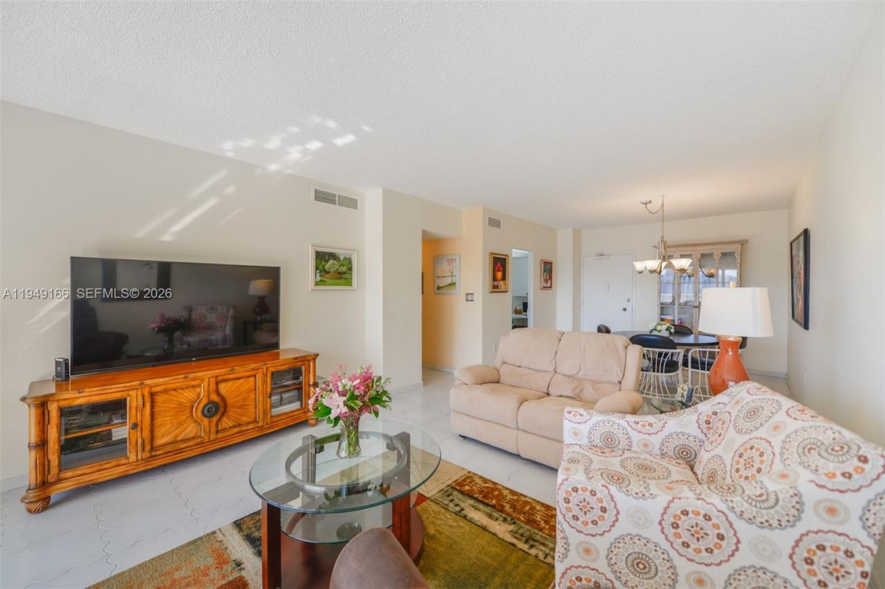 1965 S Ocean Dr, Unit 18K, Hallandale Beach, FL 33009 Photo