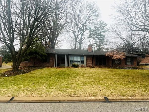 1319 Kendon Drive, Des Peres, MO 63131