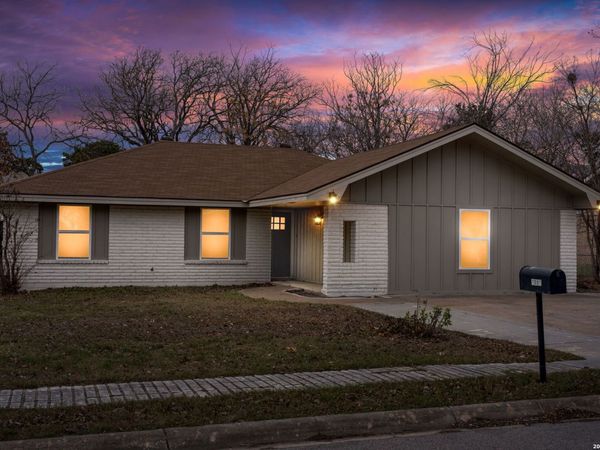 2311 Trails End, Kerrville, TX 78028