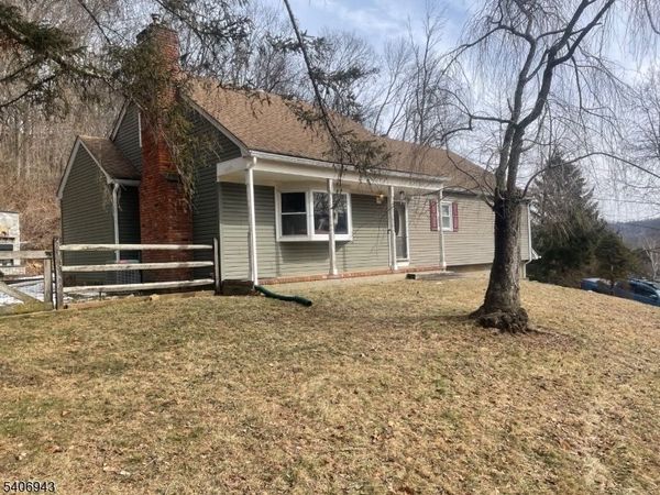 8 Diana Ct, Lebanon, NJ 07830