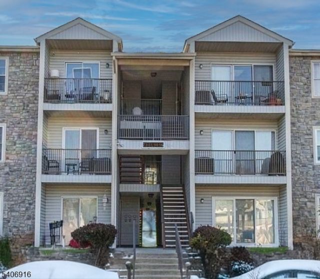 84 Robertson Way, Lincoln Park, NJ 07035 Main Photo