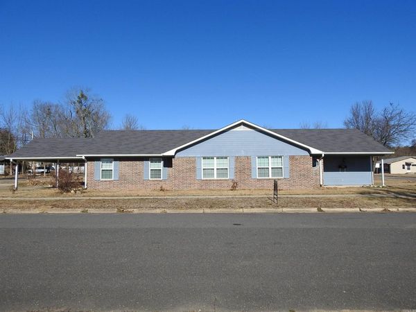 801 Hickory, Mena, AR 71953