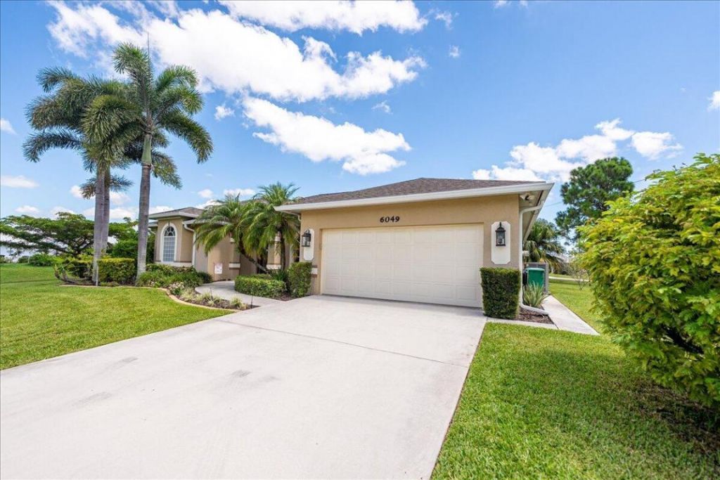 6049 NW Winfield Drive, Port Saint Lucie, FL 34986 Photo