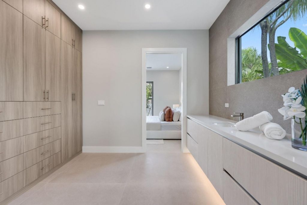 2015 NE 4th Ave, Wilton Manors, FL 33305 Photo