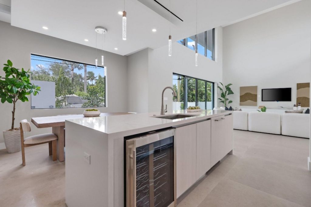 2015 NE 4th Ave, Wilton Manors, FL 33305 Photo