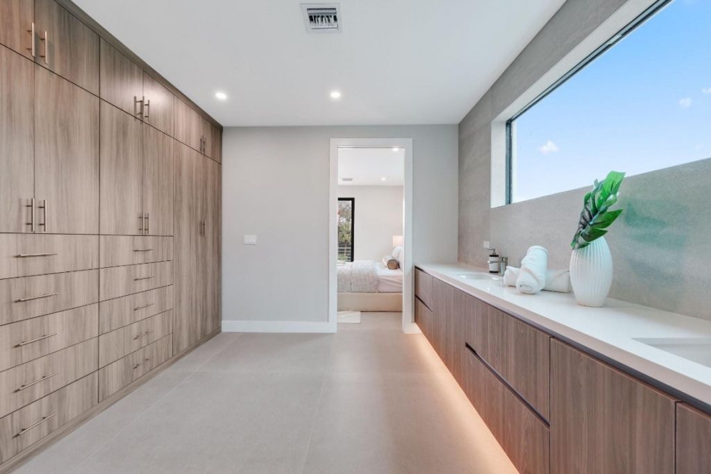 2015 NE 4th Ave, Wilton Manors, FL 33305 Photo