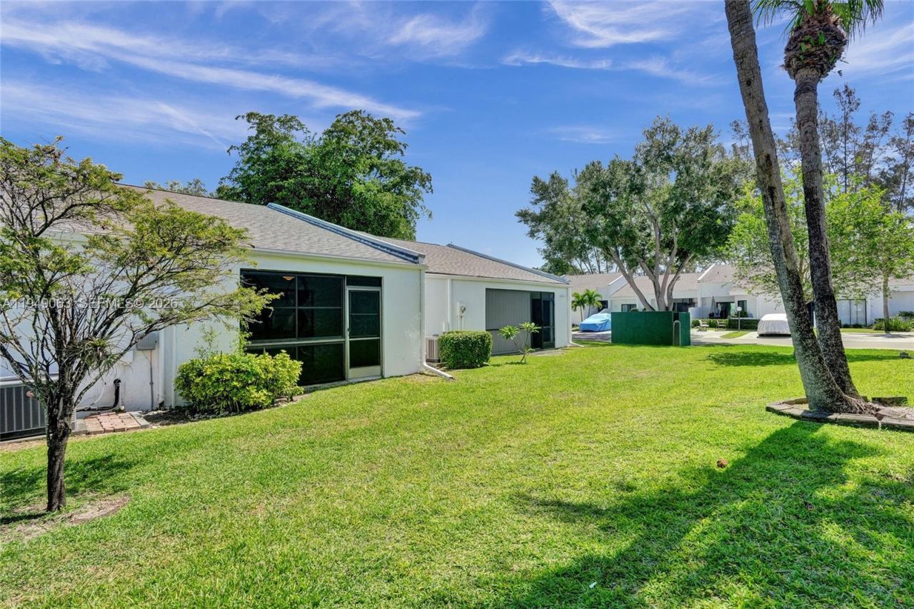 155 Love Cres, Royal Palm Beach, FL 33411 Photo