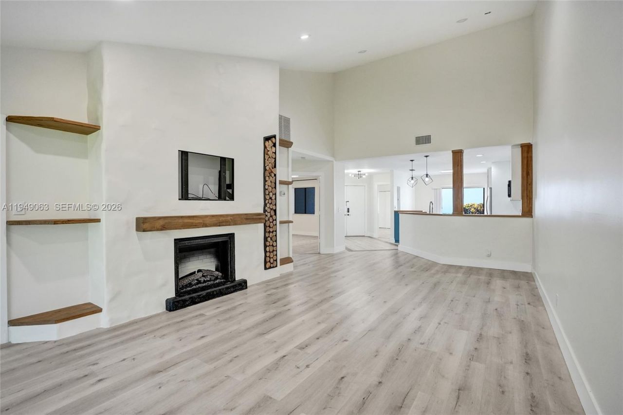 155 Love Cres, Royal Palm Beach, FL 33411 Photo