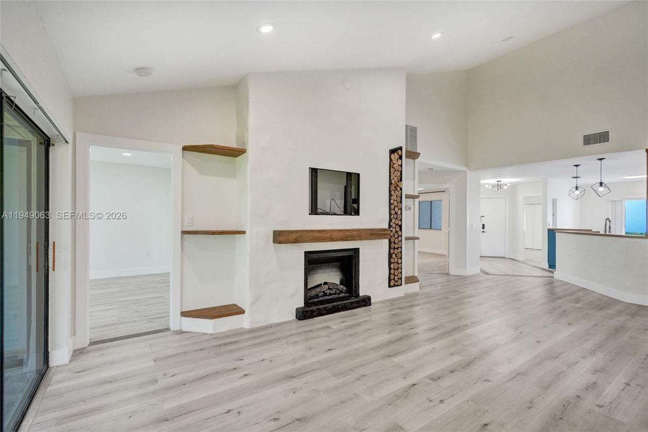 155 Love Cres, Royal Palm Beach, FL 33411 Photo