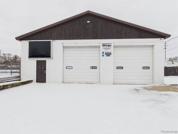 3220 Western Road , Flint, MI 48506