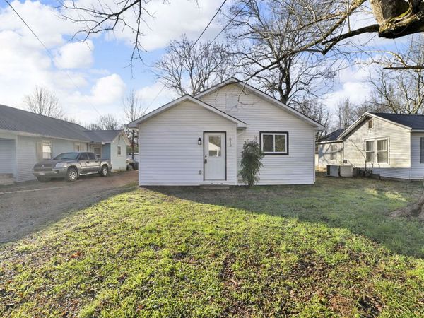 813 Curtis St, Paris, TN 38242