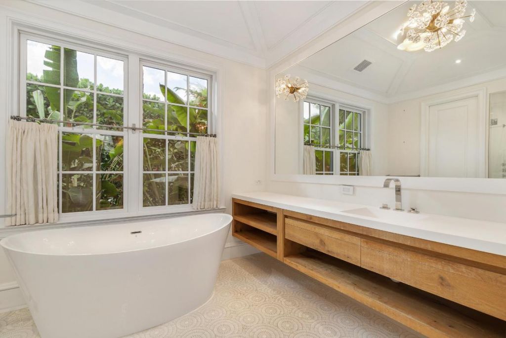 216 Sandpiper Drive, Palm Beach, FL 33480 Photo