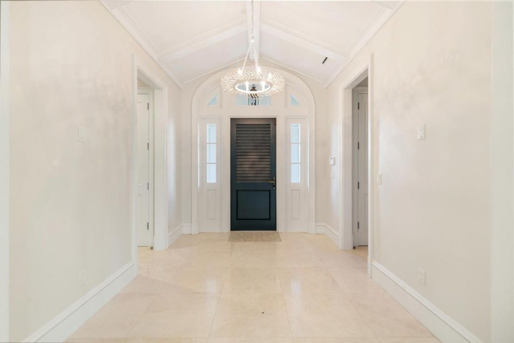 216 Sandpiper Drive, Palm Beach, FL 33480 Photo