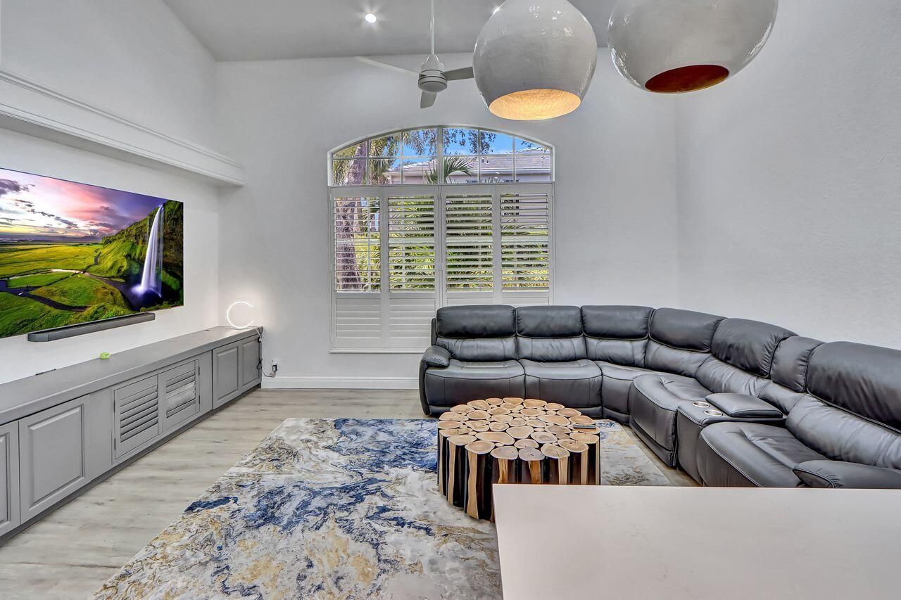 6631 NW 43rd Terrace, Boca Raton, FL 33496 Photo