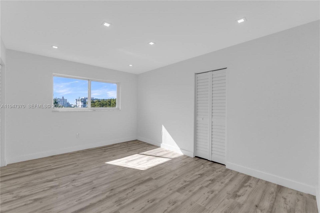 7925 Carlyle Ave, Unit 402, Miami Beach, FL 33141 Photo