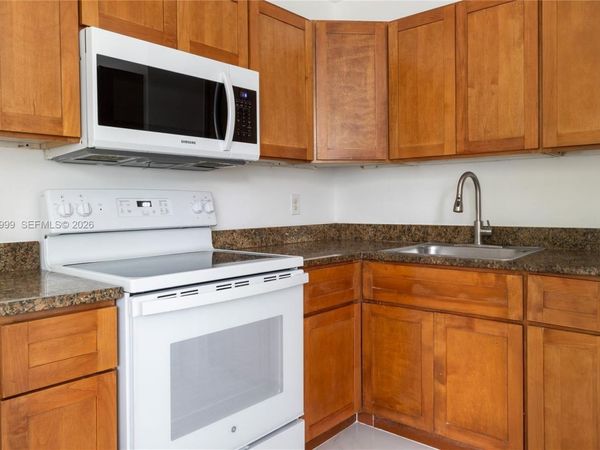 979 SW 10th St, Unit 4, Miami, FL 33130