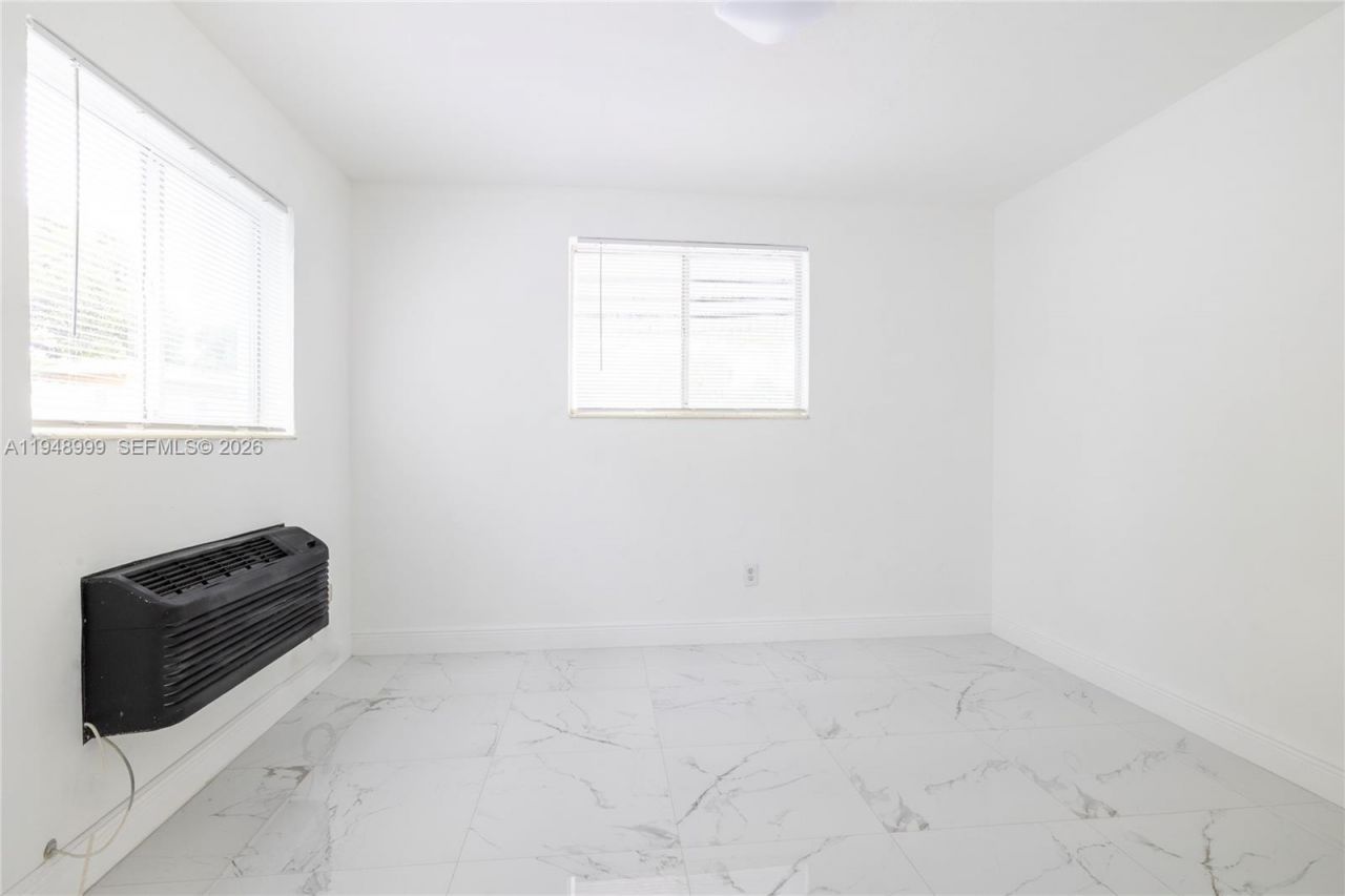 979 SW 10th St, Unit 4, Miami, FL 33130 Photo