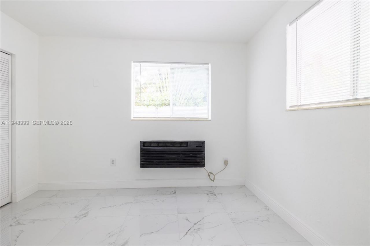 979 SW 10th St, Unit 4, Miami, FL 33130 Photo