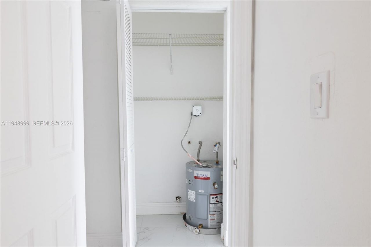 979 SW 10th St, Unit 4, Miami, FL 33130 Photo