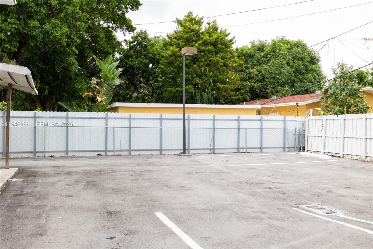 979 SW 10th St, Unit 4, Miami, FL 33130 Photo