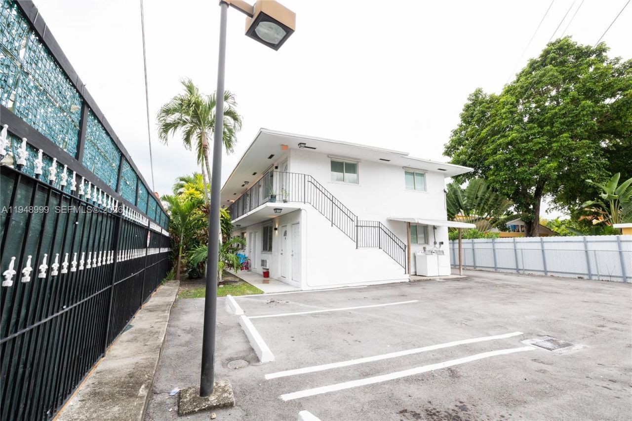 979 SW 10th St, Unit 4, Miami, FL 33130 Photo