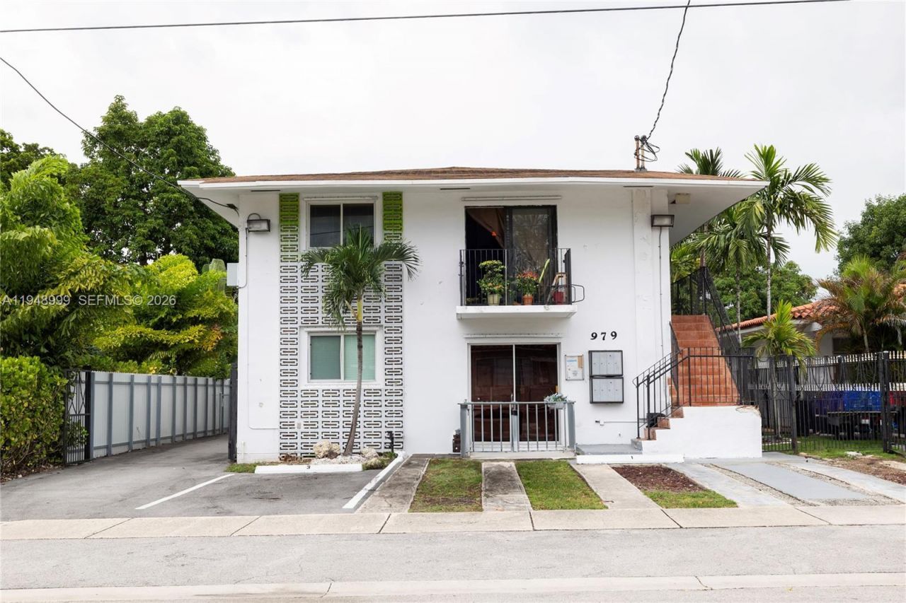 979 SW 10th St, Unit 4, Miami, FL 33130 Photo