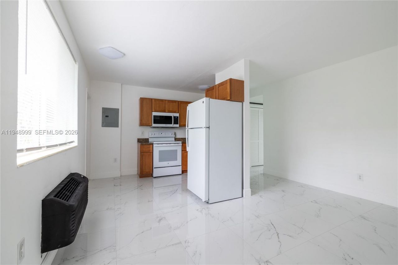 979 SW 10th St, Unit 4, Miami, FL 33130 Photo
