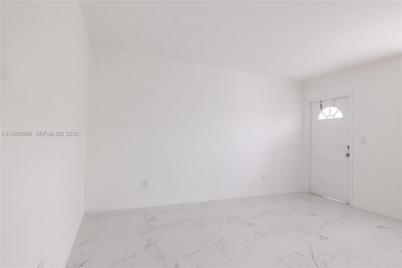 979 SW 10th St, Unit 4, Miami, FL 33130 Photo