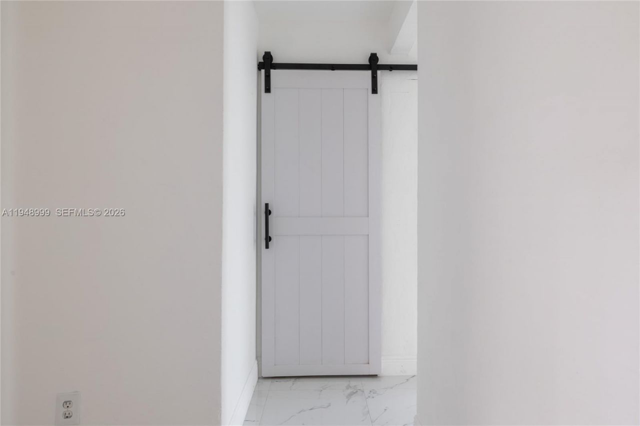 979 SW 10th St, Unit 4, Miami, FL 33130 Photo