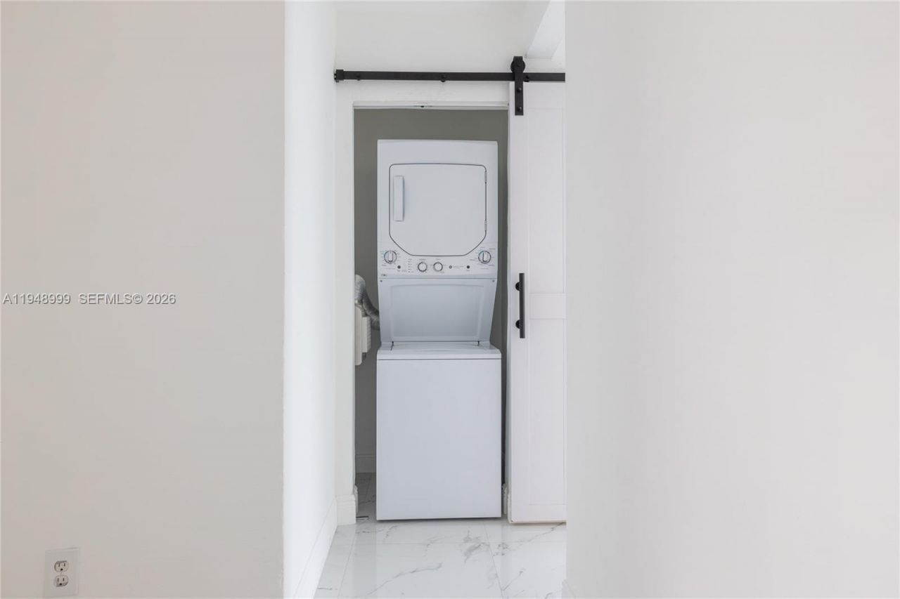 979 SW 10th St, Unit 4, Miami, FL 33130 Photo