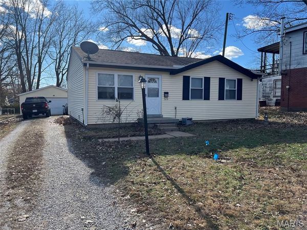 600 E Adams Street, Belleville, IL 62220