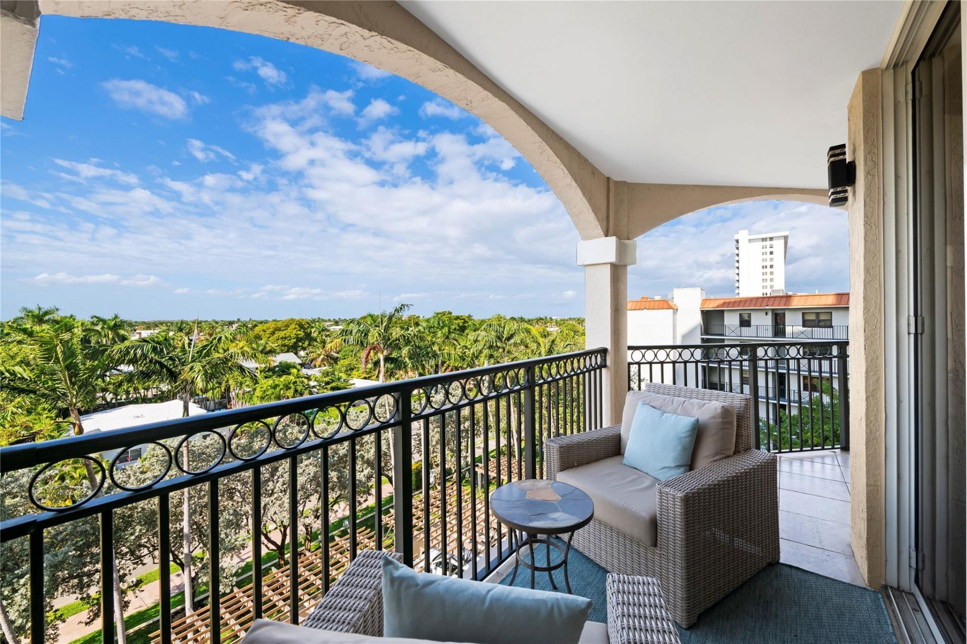 2011 N Ocean Boulevard, Unit 504, Fort Lauderdale, FL 33305 Photo