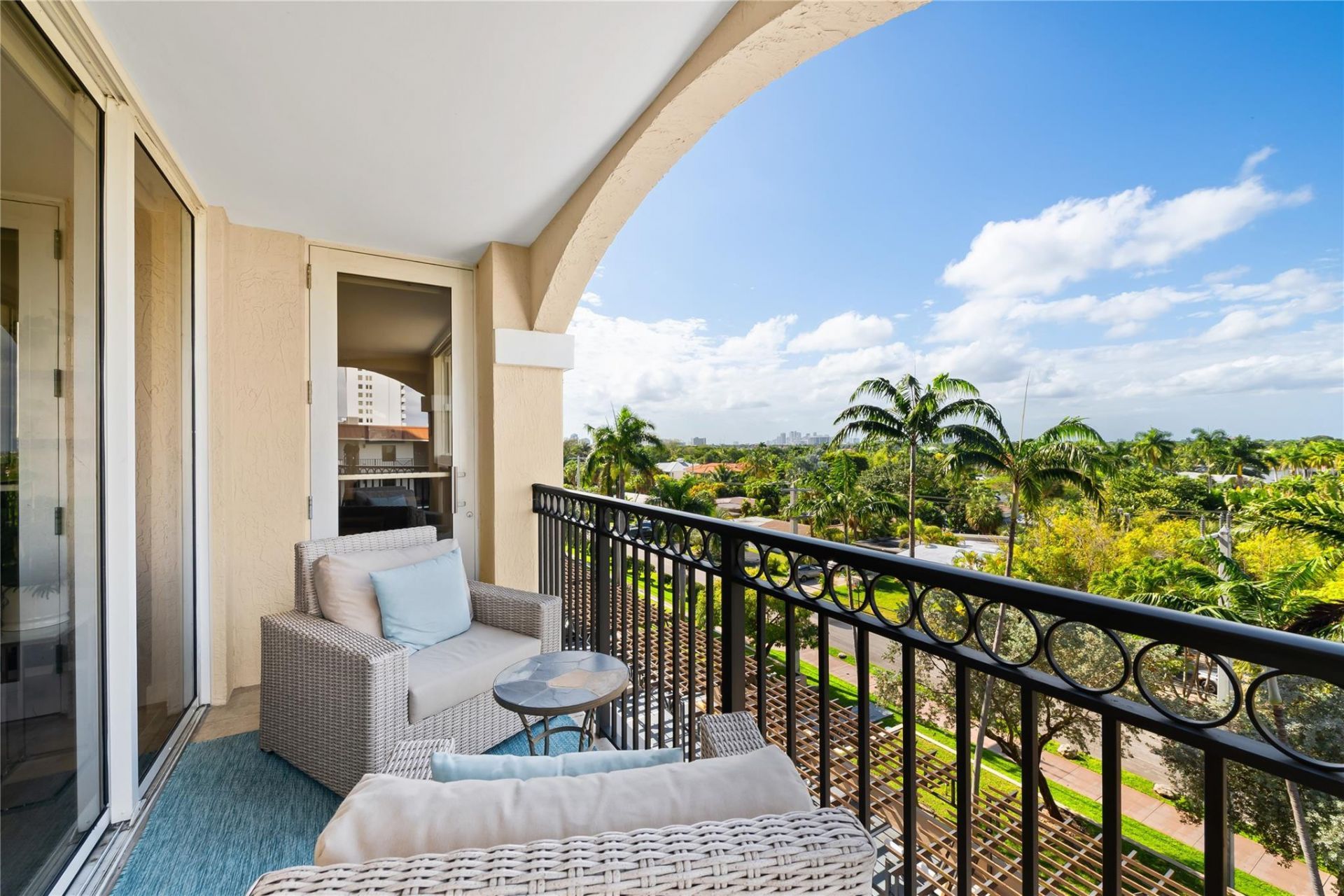 2011 N Ocean Boulevard, Unit 504, Fort Lauderdale, FL 33305 Photo